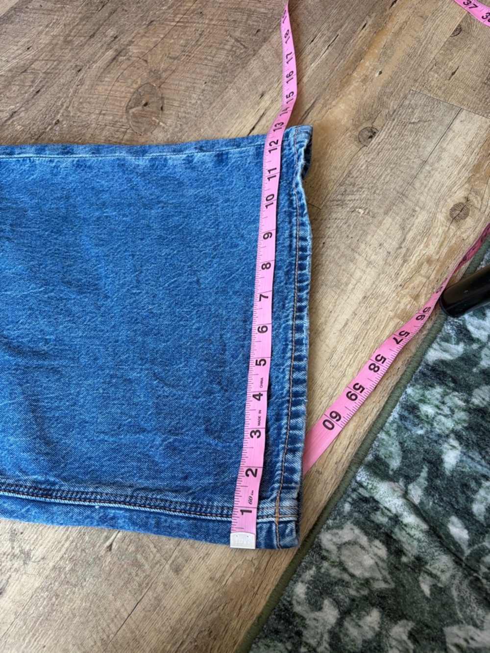 American Eagle Dreamy Drape Strigid Low-Rise Ultra Wide-Leg Jeans - Picture 9 of 12